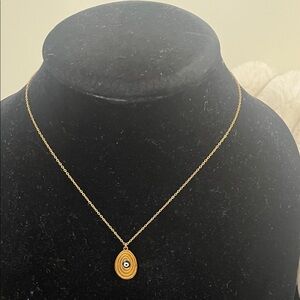 Elegant Gold Pendant Necklace